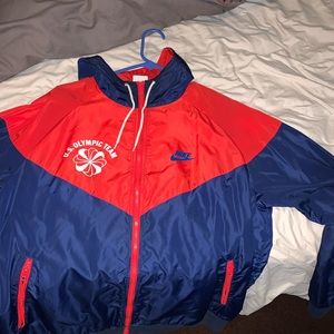 VINTAGE NIKE WINDBREAKER